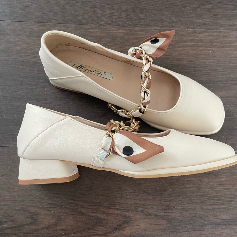 Women's Super Soft Cream Loafers with Chain Detail